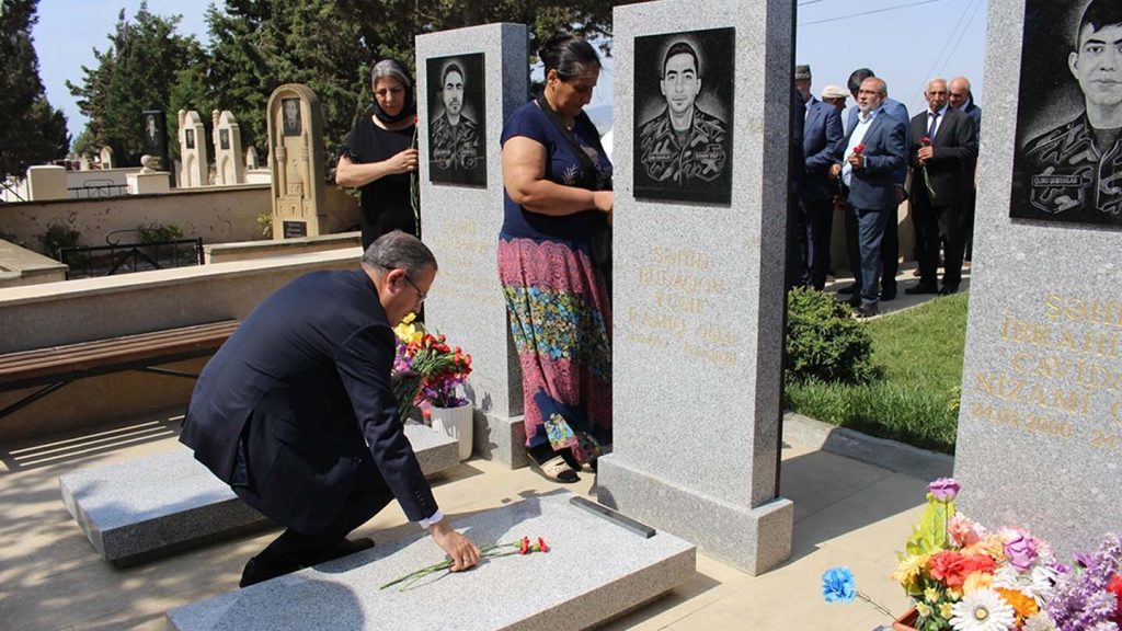 Şəhidin məzarı ziyarət olunub