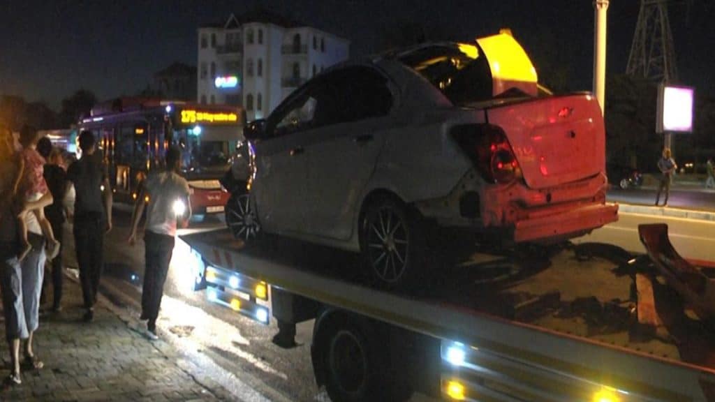 6 avtomobil toqquşub