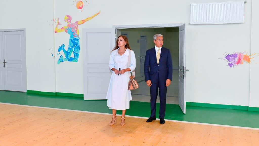  təhsil ocaqlarını ziyarət edib