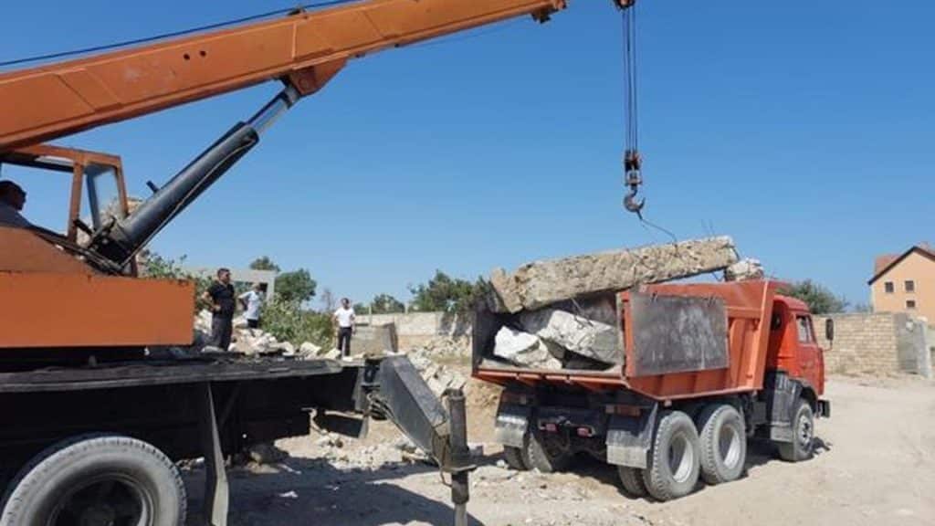 ökülən qanunsuz tikililərin qalıqları təmizlənir