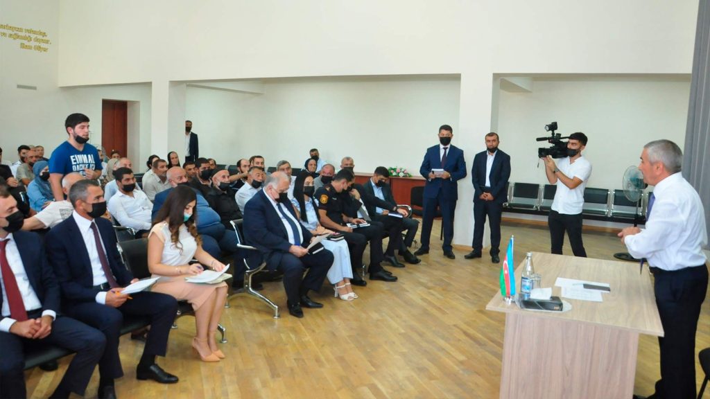 Nardaran sakinləri ilə görüşüb