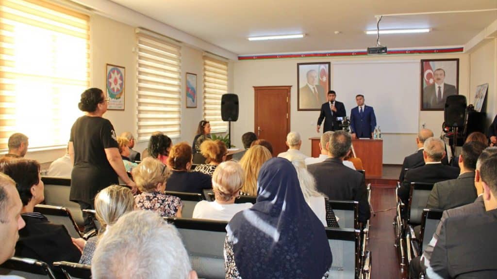 Yasamal rayonunda icra başçısı və Milli Məclisin deputatı sakinləri qəbul ediblər