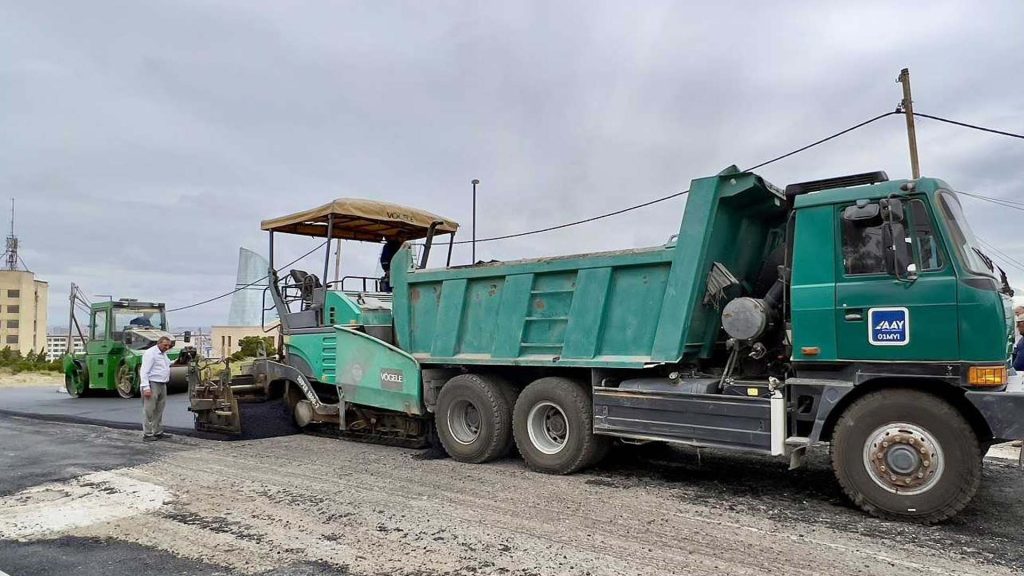 Badamdar qəsəbəsinin daha bir yolu təmir olunur