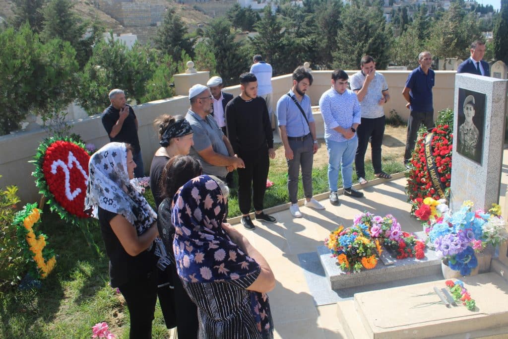 şəhid Elvin Salahovun doğum günündə xatirəsi anılıb
