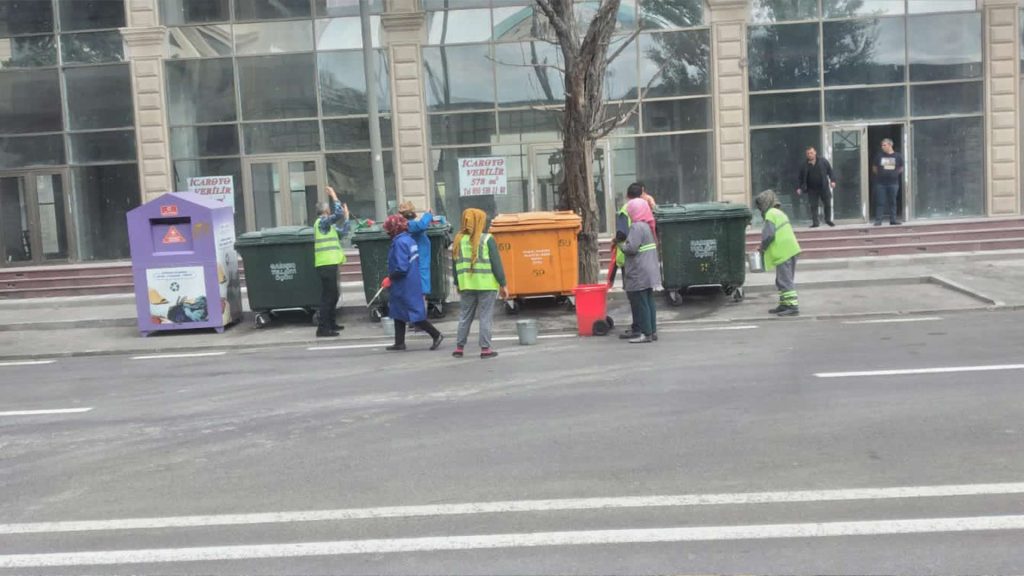 küçələr və parklar təmizlənir