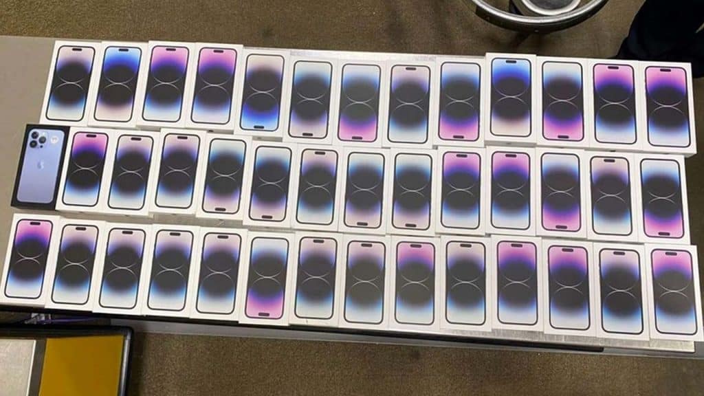 Gömrükdə İphone müsadirə edilib