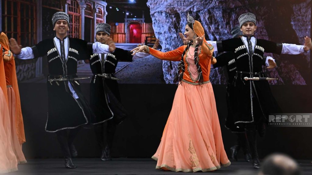 Heydər Əliyev adına İdman-Konsert Kompleksində beynəlxalq xeyriyyə yarmarkası keçirilir