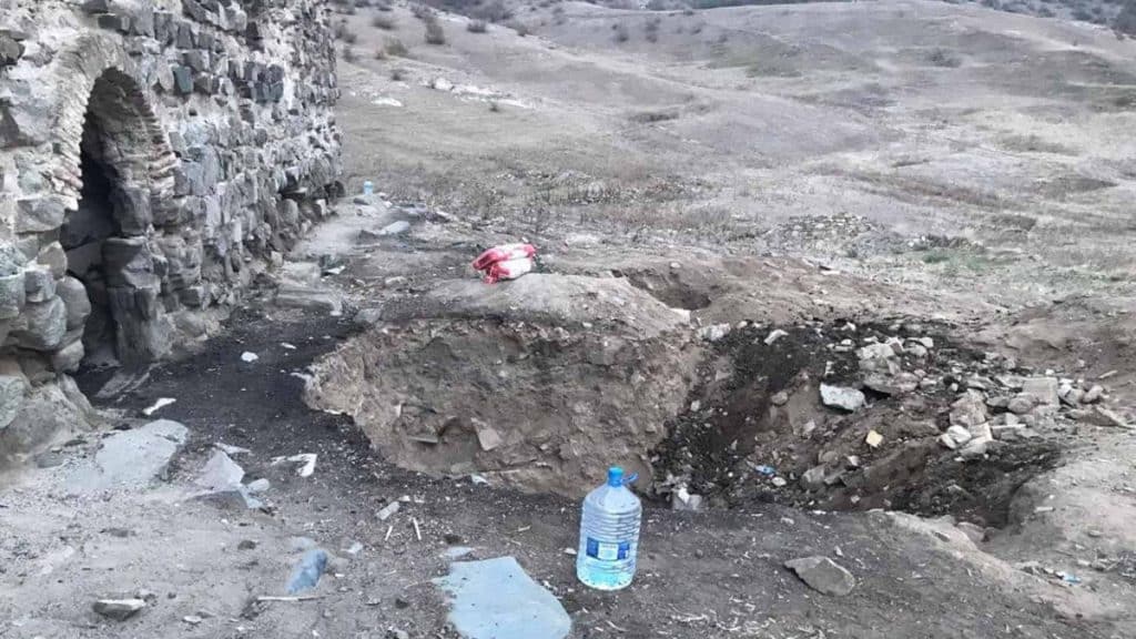 Bakı sakini qızıl axtararkən orta əsrlərdə inşa olunan Alban Məbədinə ziyan vurub