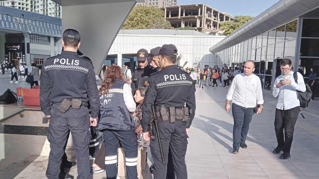 Bakı dəmiryolu vağzalında sərnişinin halı pisləşib