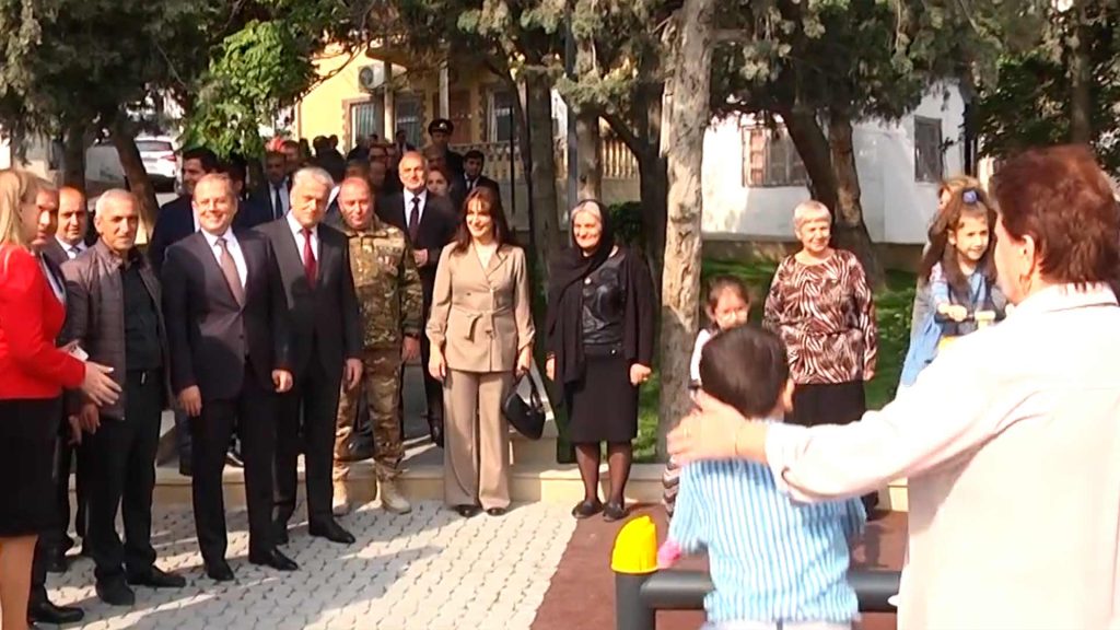 Bayılda yeni park sakinlərin istifadəsinə verilib