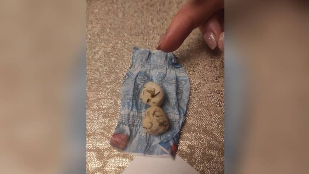 uşaqlara narkotik paylayır