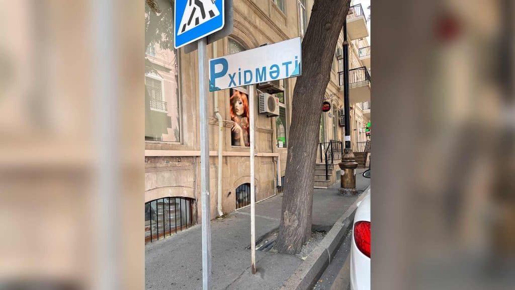 Bakının mərkəzində parklanma qaydalarını tənzimləyən nişan icazəsiz dəyişdirilib