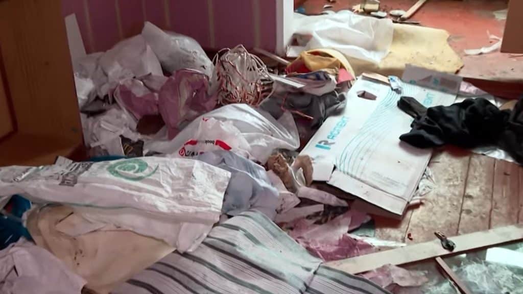 Xətai rayonunda psixi xəstə olan 2 qardaş qonşuları yaşamağa qoymur