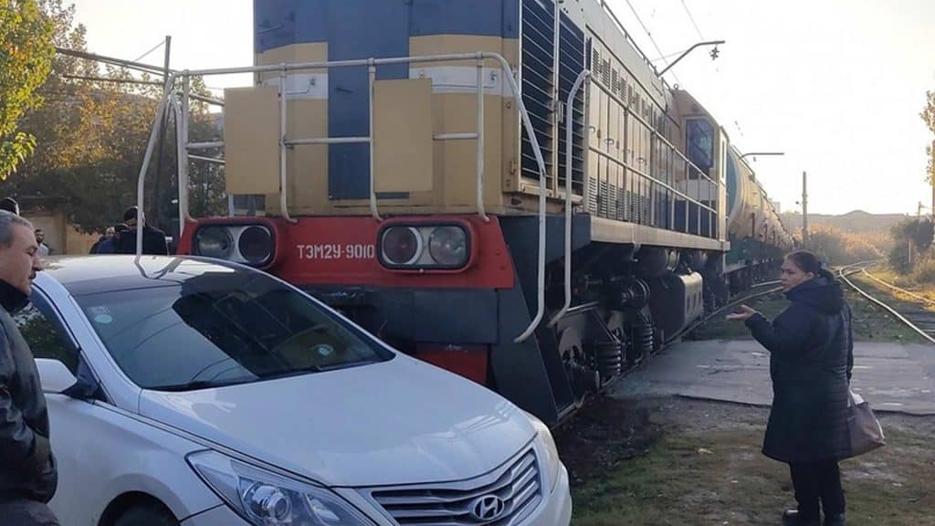 Əhmədli qəsəbəsində yük qatarı qəzaya düşüb