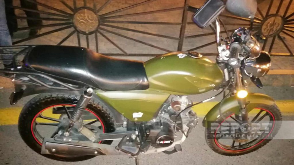 Motosikletçi işıqforun qırmızı işığında yolu keçərkən onu avtomobil vurub