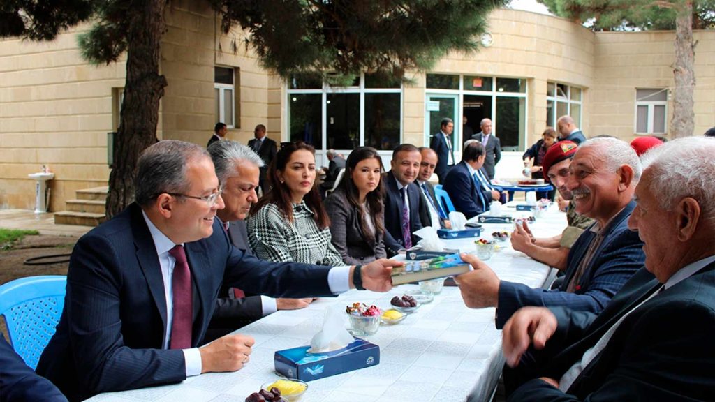 Badamdar qəsəbəsində sakinlər və icra başçısı arasında görüş keçirilib
