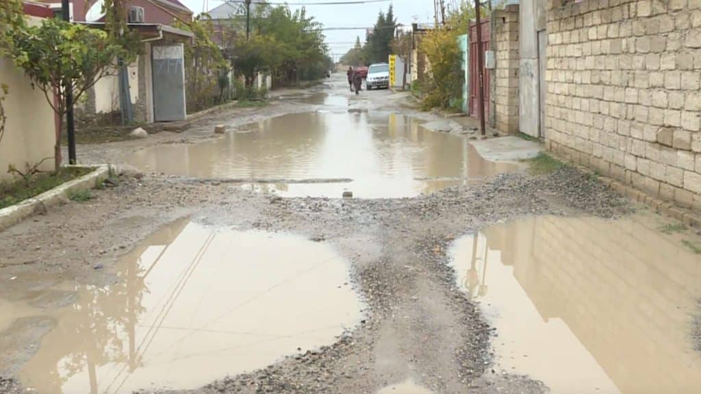 Zabratda yağışlı havalara görə həyat iflic olub