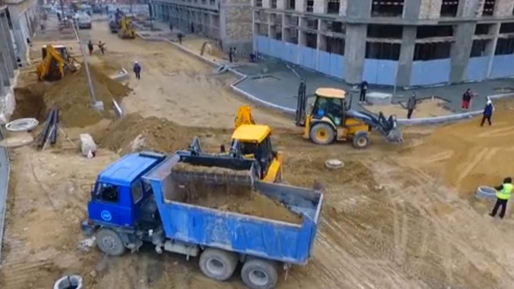 Ağ şəhərdə 2 və 4 hərəkət zolağına malik yeni küçələr inşa edilir