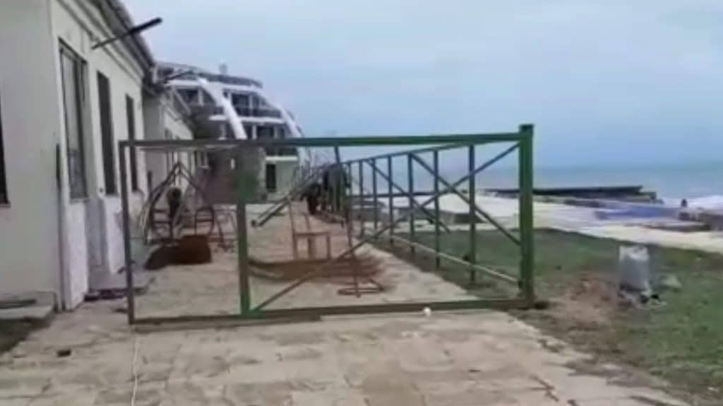 Azad edilmiş Buzovna qayalarında daha bir yeni hasar tikilir