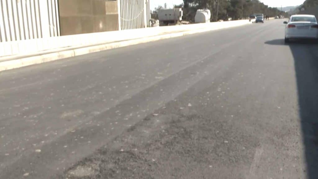 3 il ərzində bağlı olan Badamdar yolunda cəmi 300 metr uzunluqda asfalt çəkilib