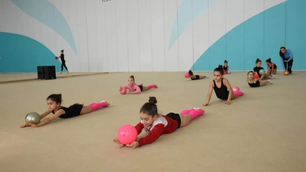 Bakıda balaca bədii gimnastlar təlim-məşq toplanışında iştirak edirlər
