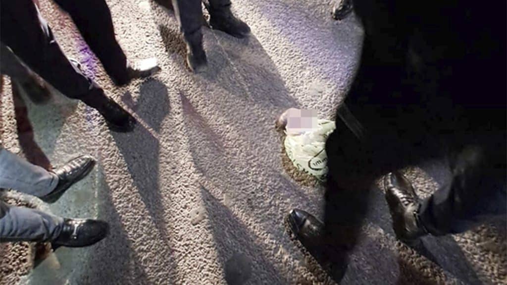 Masazırda çölə yeni doğulmuş körpə atılıb