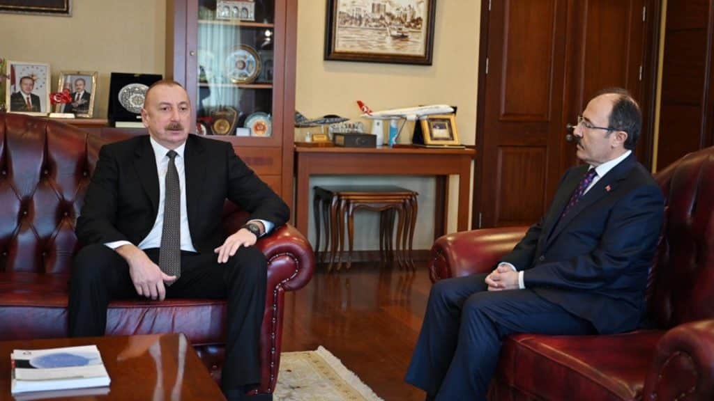 Prezident İlham Əliyev Türkiyə səfirliyinə gedib