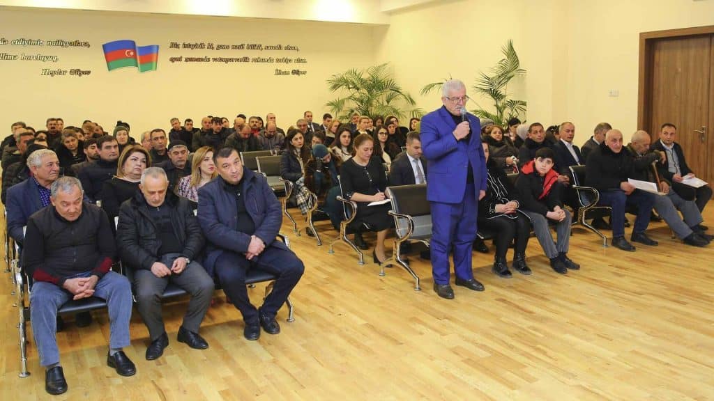 Binəqədi: icra başçısı sakinlərlə görüşüb