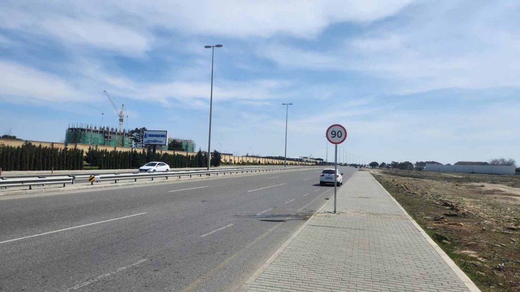 Bakıda sürət həddi endiriləcək küçələrdə nişanlar quraşdırılıb