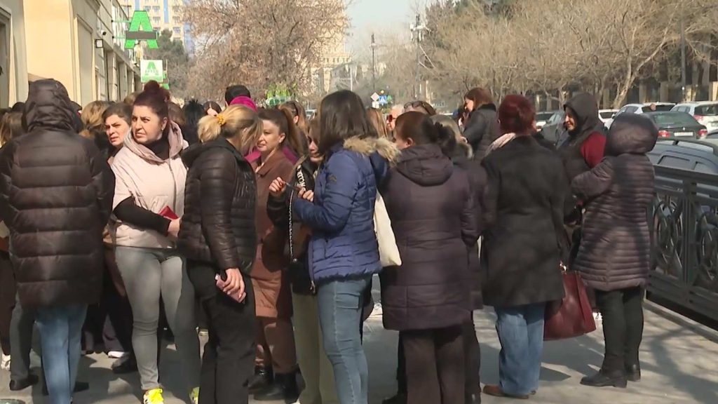 ibb işçiləri maaşa görə etiraz edib