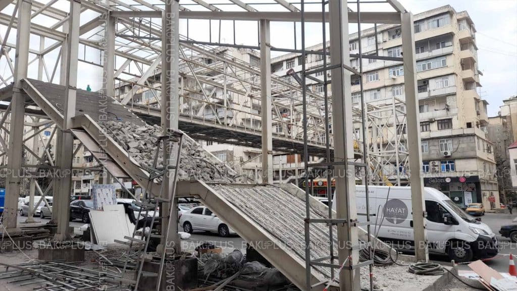 Koroğlu Rəhimov küçəsində qeyri-qanuni tikilən keçid sökülür