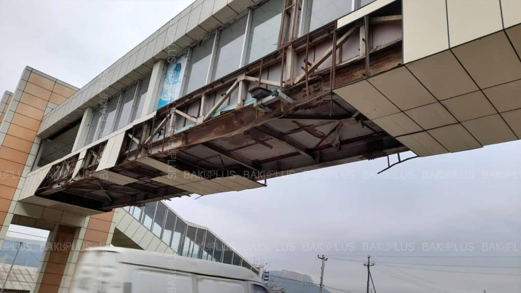 Xocəsəndə təhlükə saçan piyada keçidi bağlanıb