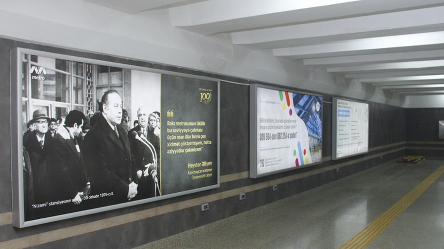 Bakı metrosu Heydər Əliyevin şəkillərini nümayiş etdirir