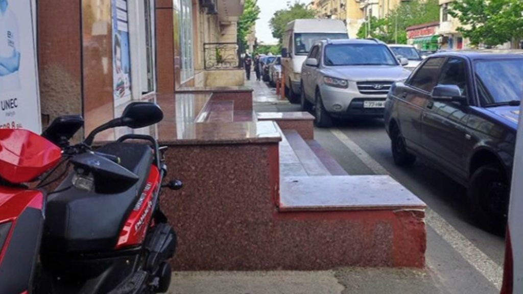 Zəbt olunmuş növbəti piyada səkiləri