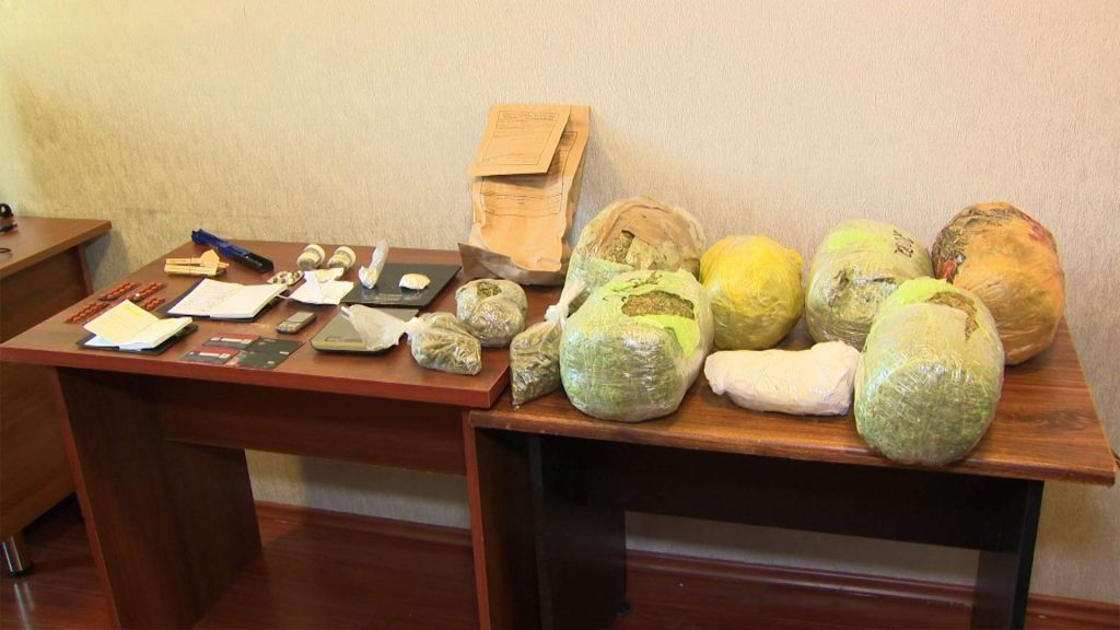 Səbail rayonunda qadınları narkokuryerliyə cəlb edən narkotacir tutulub