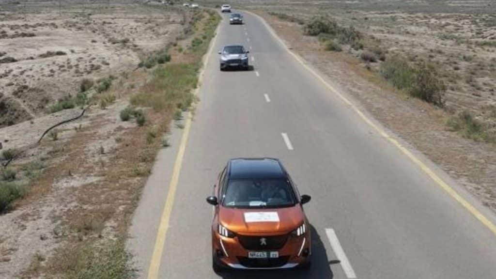 Bakıda elektrik avtomobillər yürüşü baş tutub