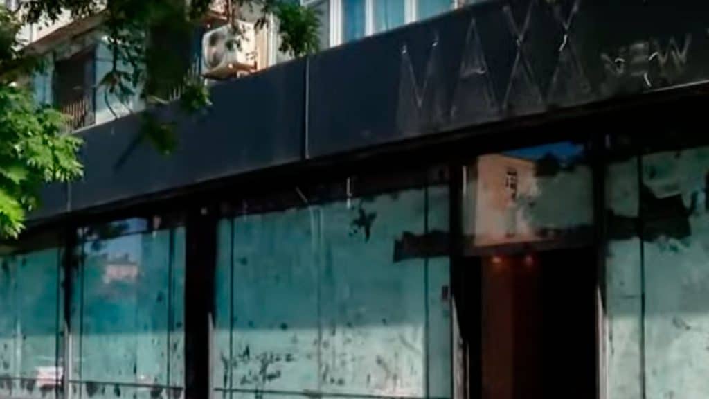 Yasamalda qəzalı binanın birinci mərtəbəsinin konstruksiyasını dəyişərək restoran tikmək istəyirlər