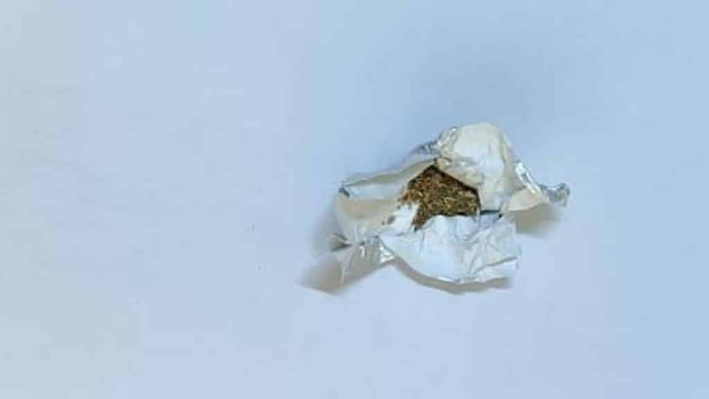 Təcridxanaya görüşə gətirilən köynəkdə heroin aşkarlanıb