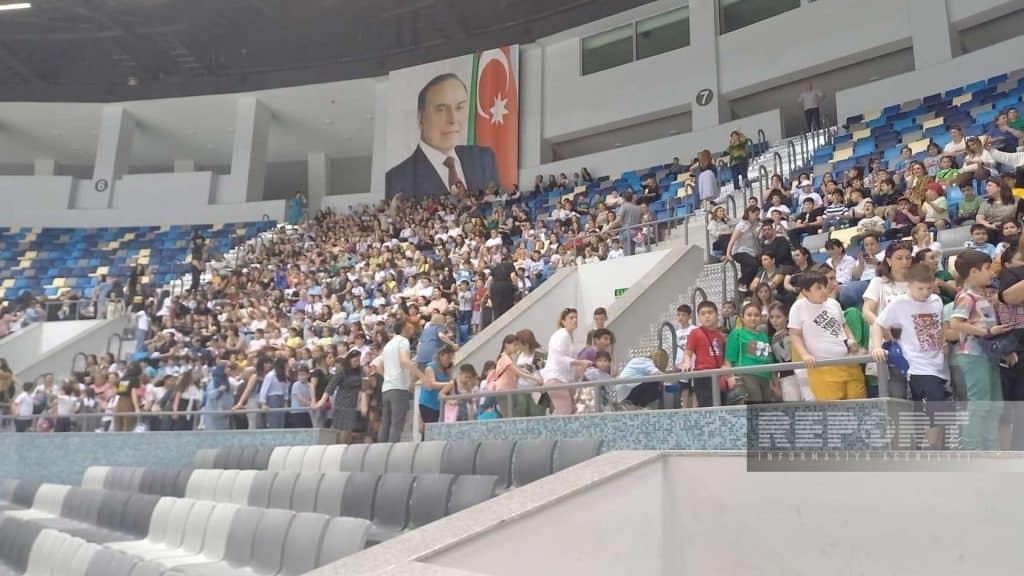 Bakıda buz meydançası istifadəyə verilib
