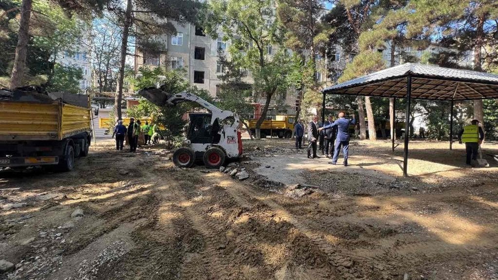 Bakıda “Abad həyət” layihəsi davam edir