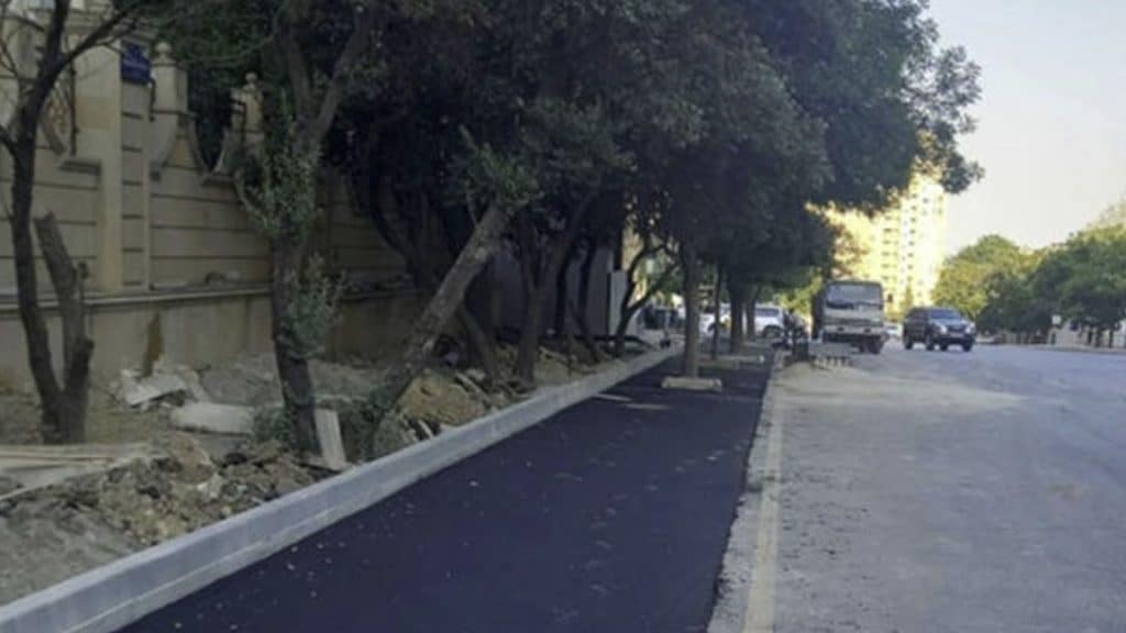 Yasamal: Əbdürrəhim bəy Haqverdiyev küçəsində yeni parklanma zonası salınır<br />
