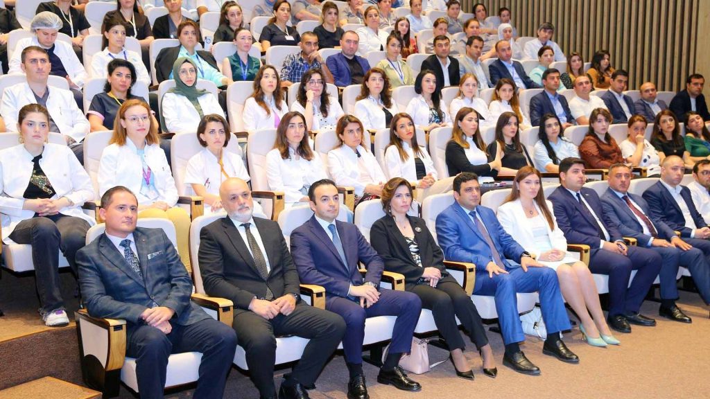 “Yeni Klinika”nın yeni rəhbərləri kollektivə təqdim olunublar