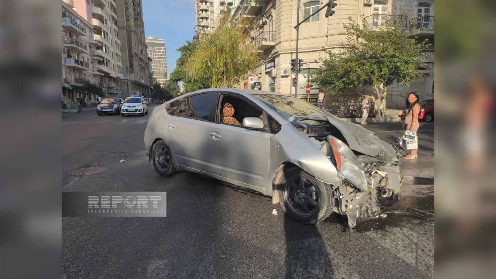 Nəsimidə qəza zamanı yük maşını aşıb