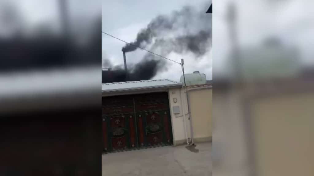 Qalada nöqsanlarla işləyən zavod ətrafına zəhərli tüstü buraxır