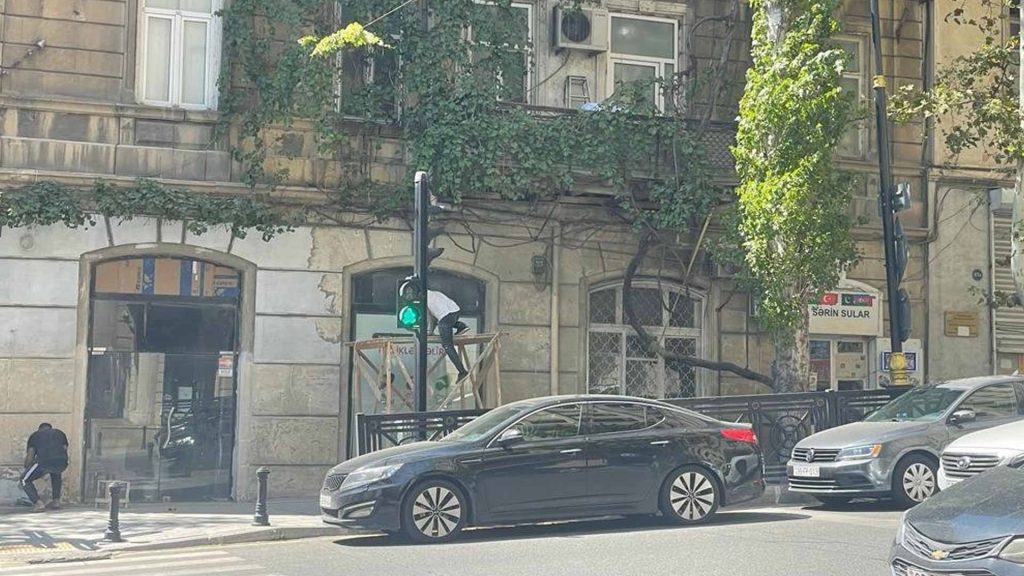 Nəsimidə tarixi binanı qanunsuz rəngləmək istəyiblər