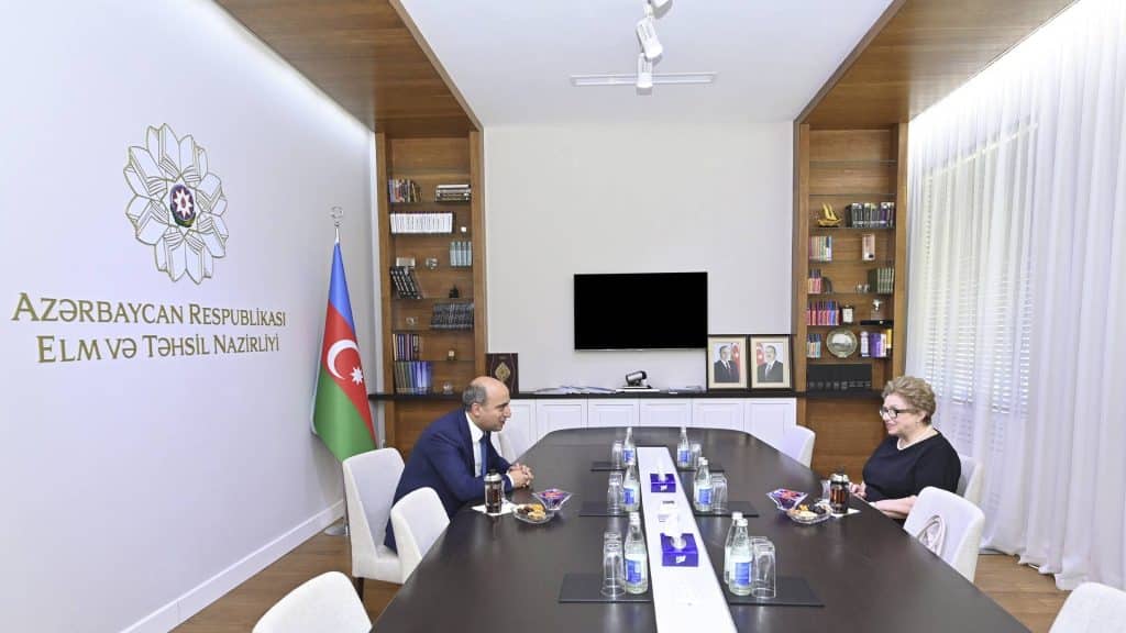 Nazir 33 il direktor vəzifəsini icra edən Faina Ələkbərova ilə görüşüb