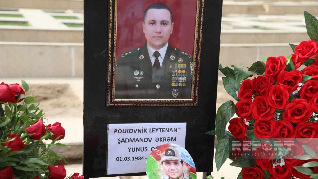 Minaya düşərək şəhid olan hərbi qulluqçumuz torpağa tapşırılıb
