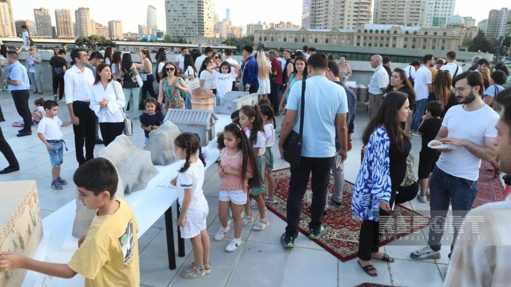 Bakıda açıq havada “Qərbi Azərbaycanın etno-mədəni mühitinə səyahət” tədbiri keçirilib