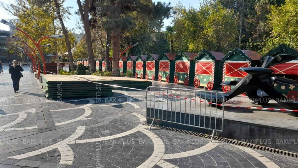 Bakının mərkəzində Yeni ilə hazırlıqlara başlanılıb