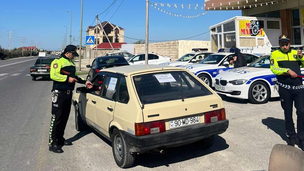 Yol polisi Bakıda reyd keçirir